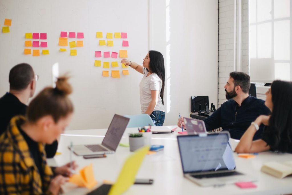 Szkolenia stacjonarne lepsze niż webinary?