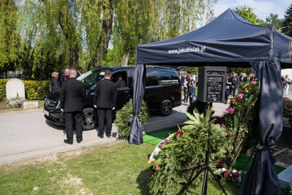 Na czym polega całodobowe pogotowie pogrzebowe?