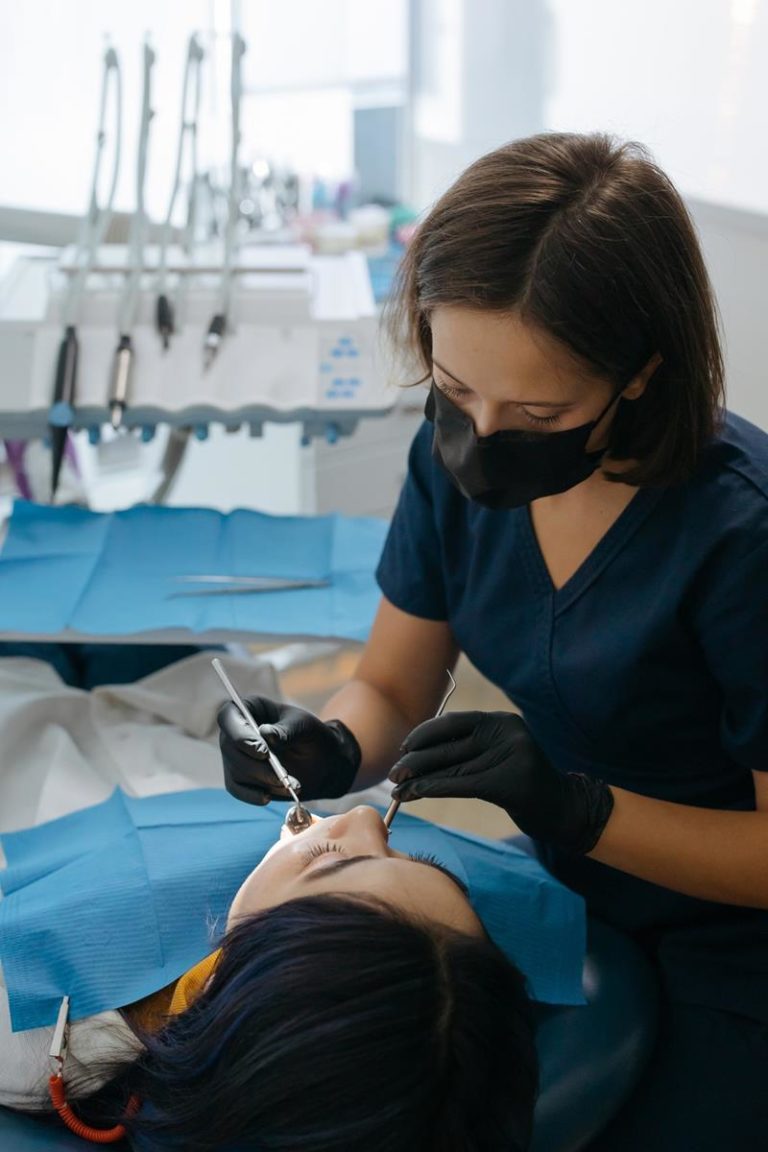 Kliniki dentystyczne i ich szerokie oferty