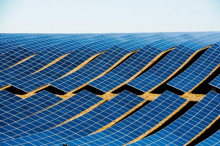 Nowoczesne magazyny energii - przyszłość odnawialnych źródeł mocy