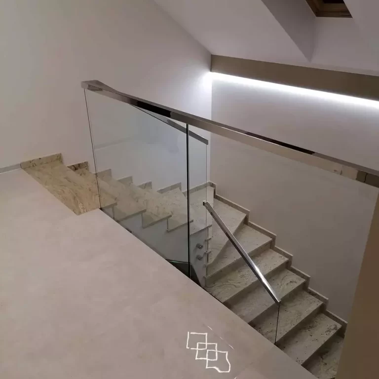 Nowoczesne balustrady: idealne połączenie niezawodnego bezpieczeństwa i unikalnego designu