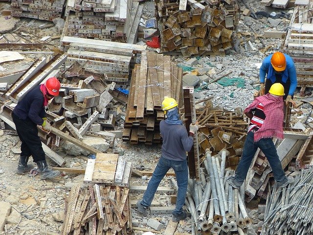 Cyfrowa rewolucja w branży remontowej: Jak szybko i bezpiecznie znaleźć sprawdzonego fachowca